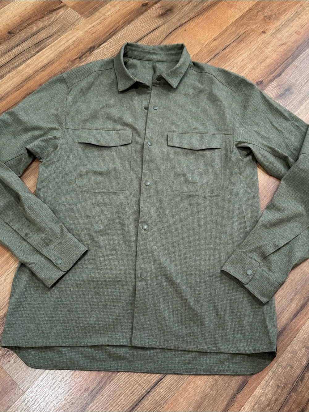 Men’s lululemon Airing Easy vent light green long sleeve polo top size S